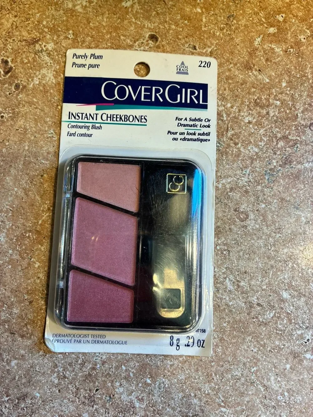 COVERGIRL Instant Cheekbones Contouring Blush 220 PURELY PLUM **VINTAGE ORIG